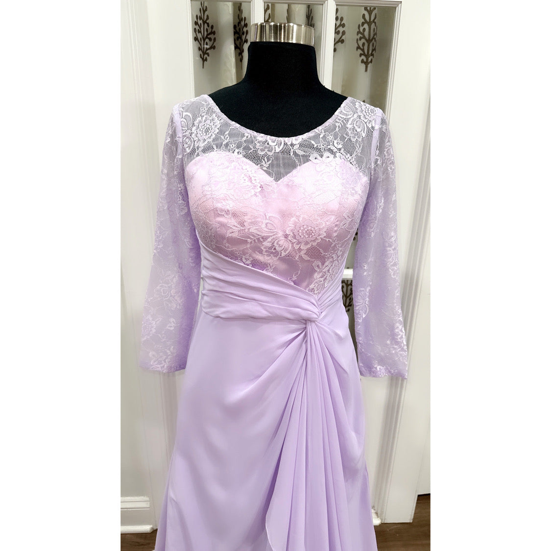 Beautiful Bridesmaid dress/ evening party wear long gown.
Size available is 32 inch.