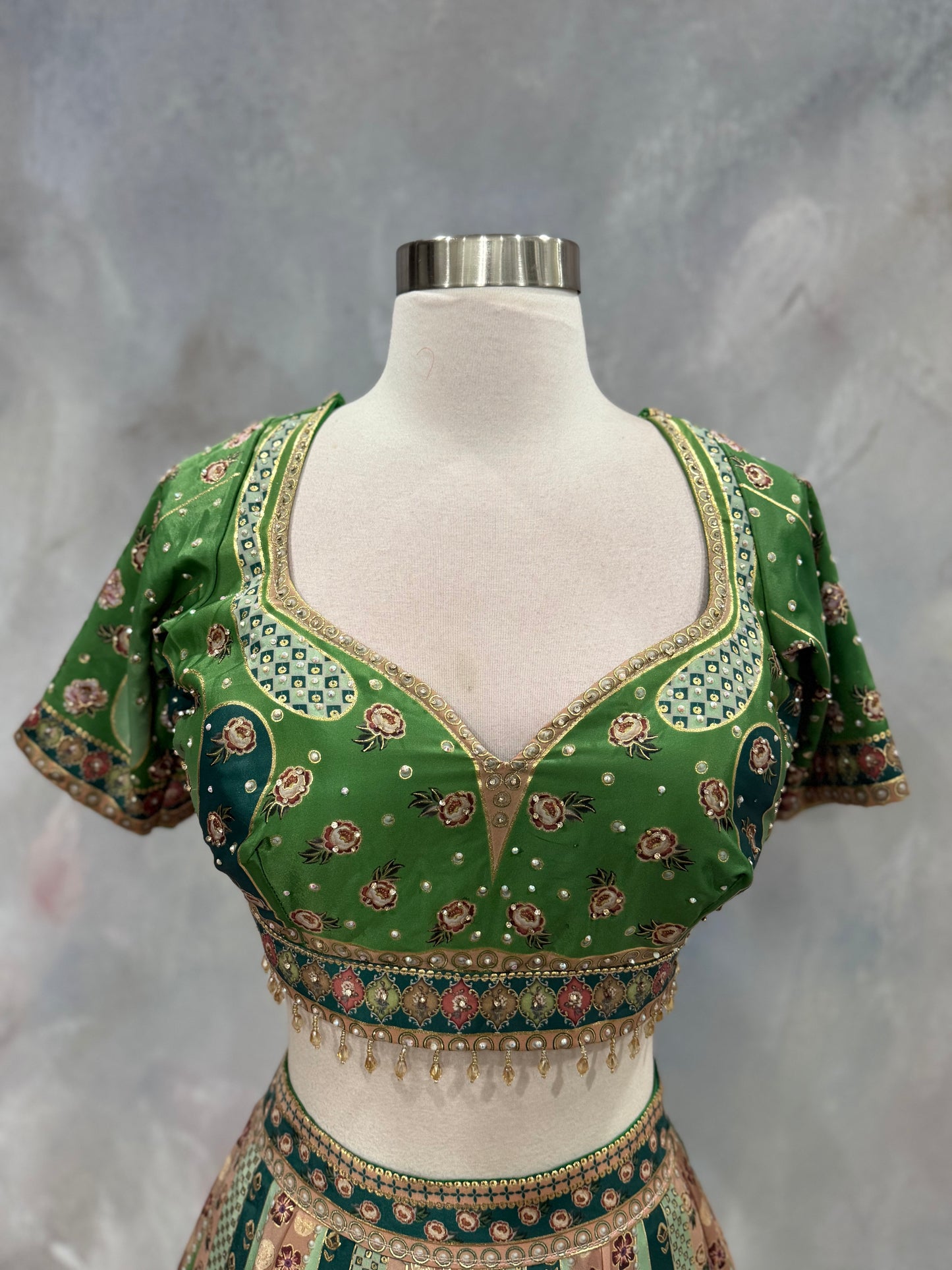 Gorgeous Silk Lehenga Choli Set in kali pattern – Mehendi & Wedding Partywear |  work  Blouse | Size 38 | Indian Ethnic Outfit