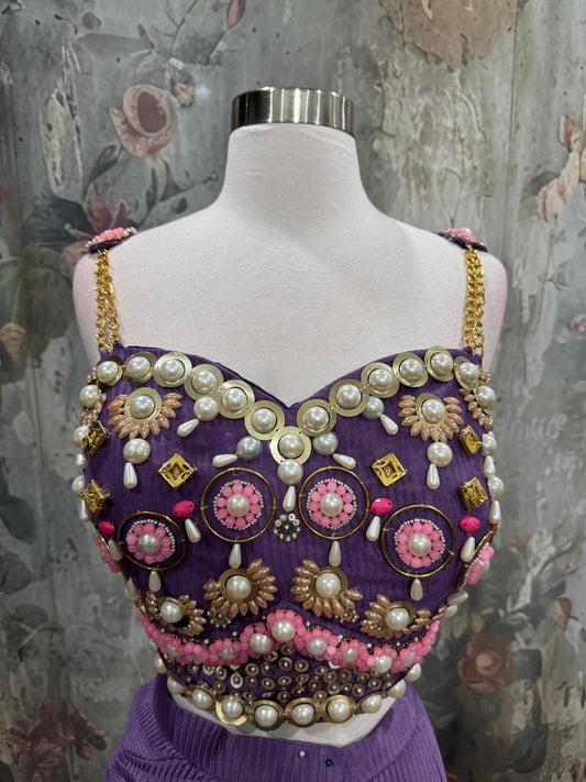 Beautiful Pdp inspired saree perfect partywear. Available in size 36/38

fabric is imported. Size alterations can be done