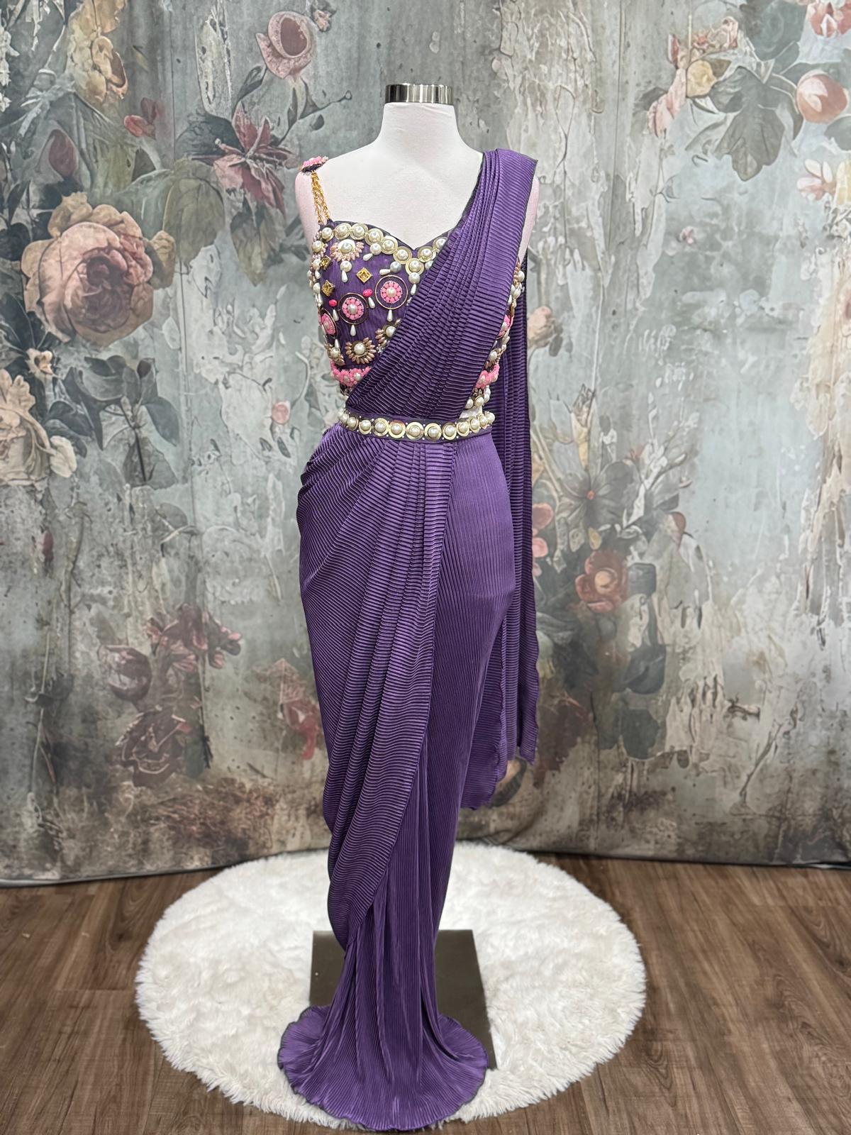 Beautiful Pdp inspired saree perfect partywear. Available in size 36/38

fabric is imported. Size alterations can be done