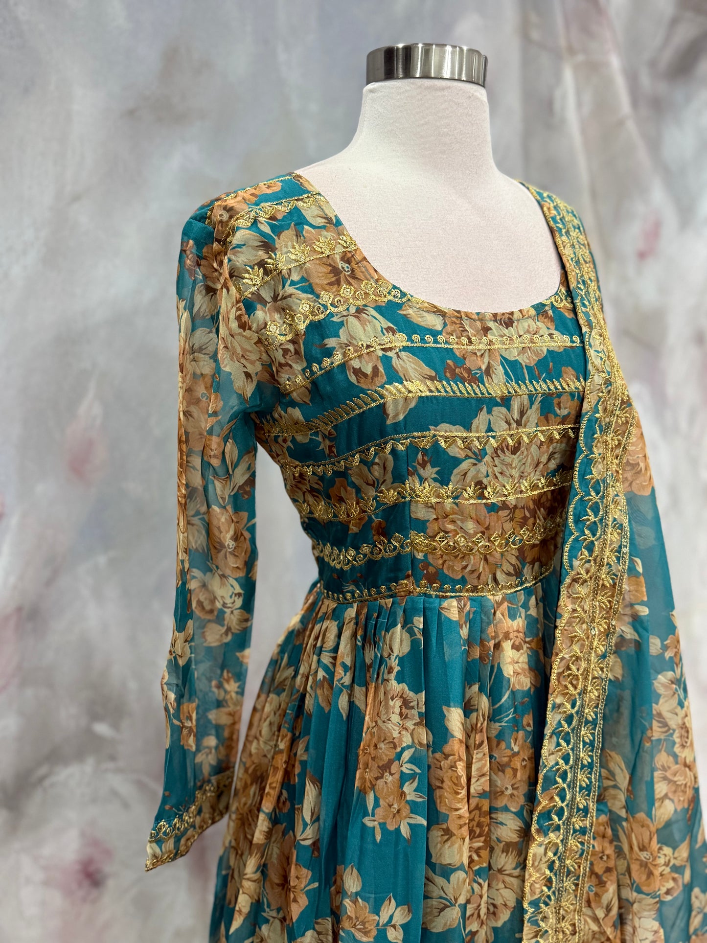 Beautiful Floral Organza soft Partywear Long gown size 38/40