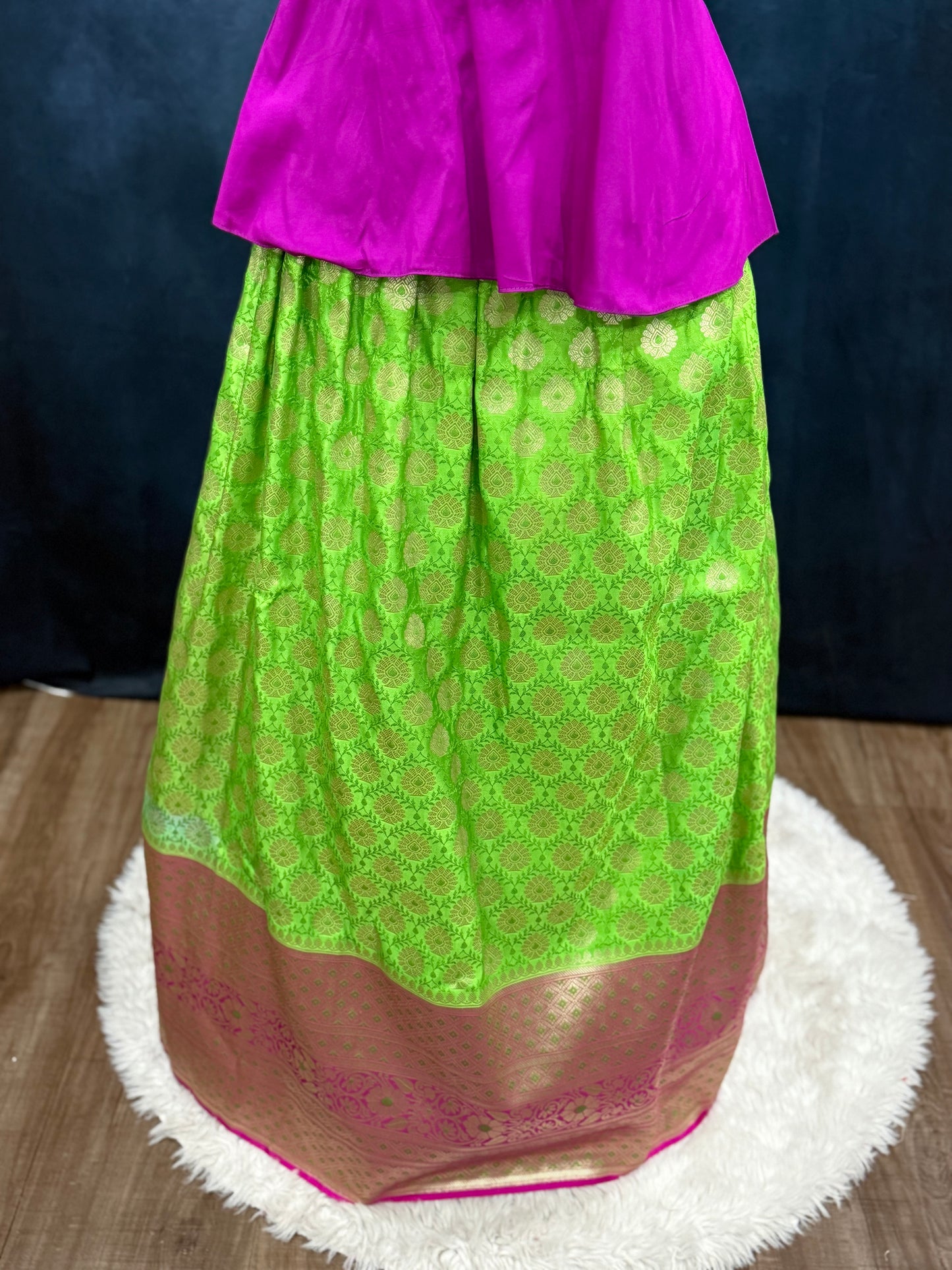 Teens green and magenta pink pattu Lehanga 2 pc size 34/36 in Banarasi fabric
