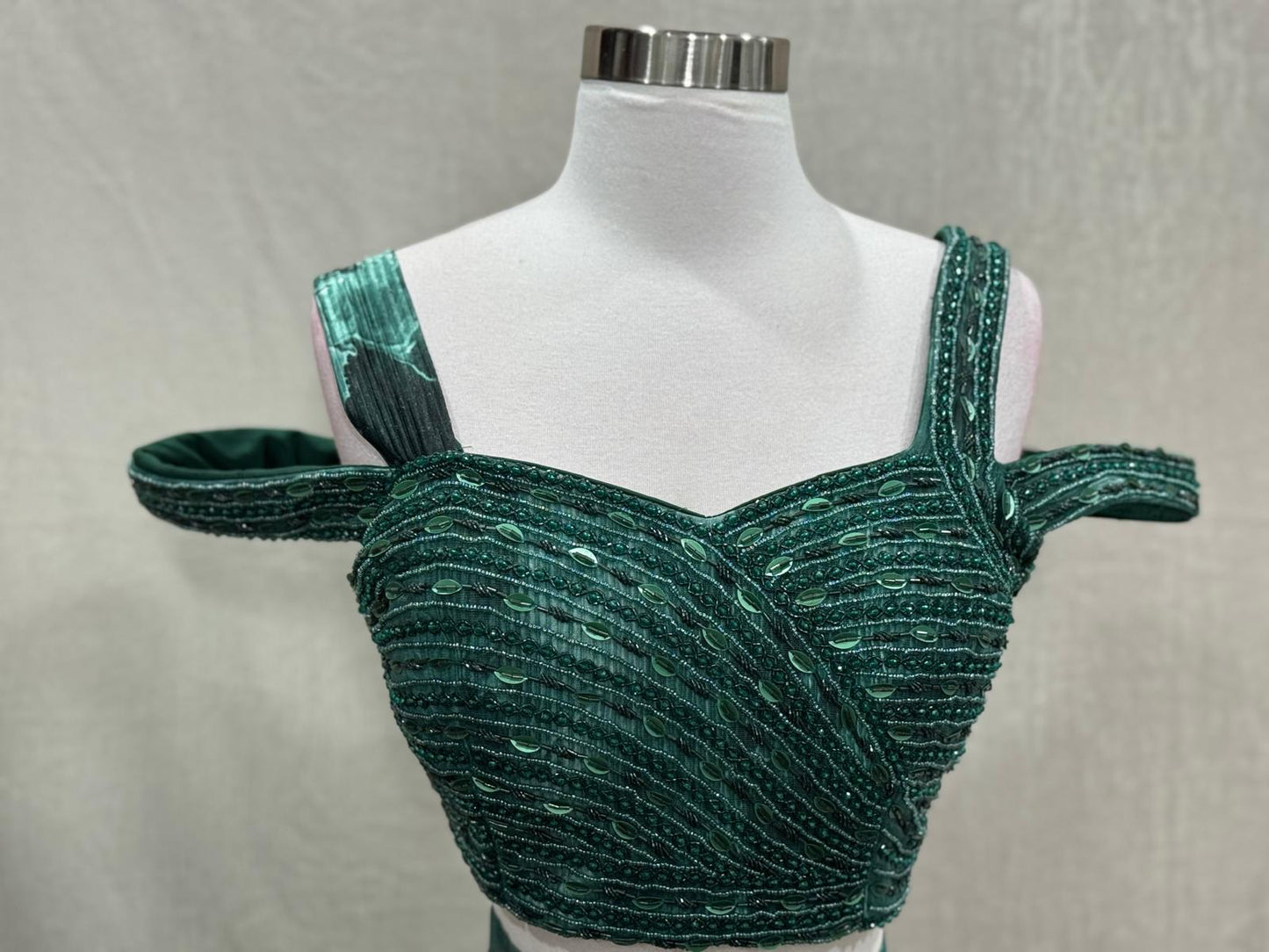 Lovely partywear drape saree/ ready to wear saree. Available in size 36/38.