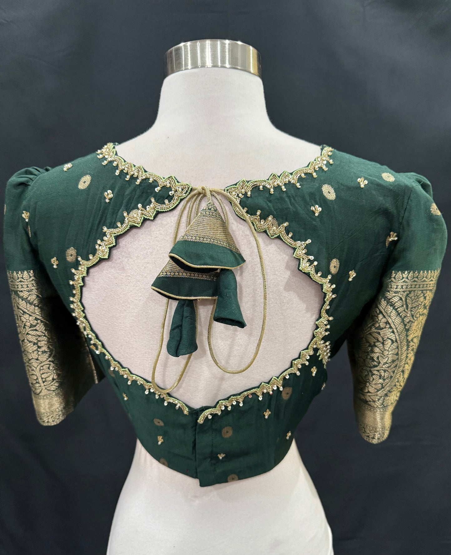 Stunning Green combo Raw Mango silk saree paired with a contrasting pink blouse and Hand work on the blouse. Size 38 upto 42.