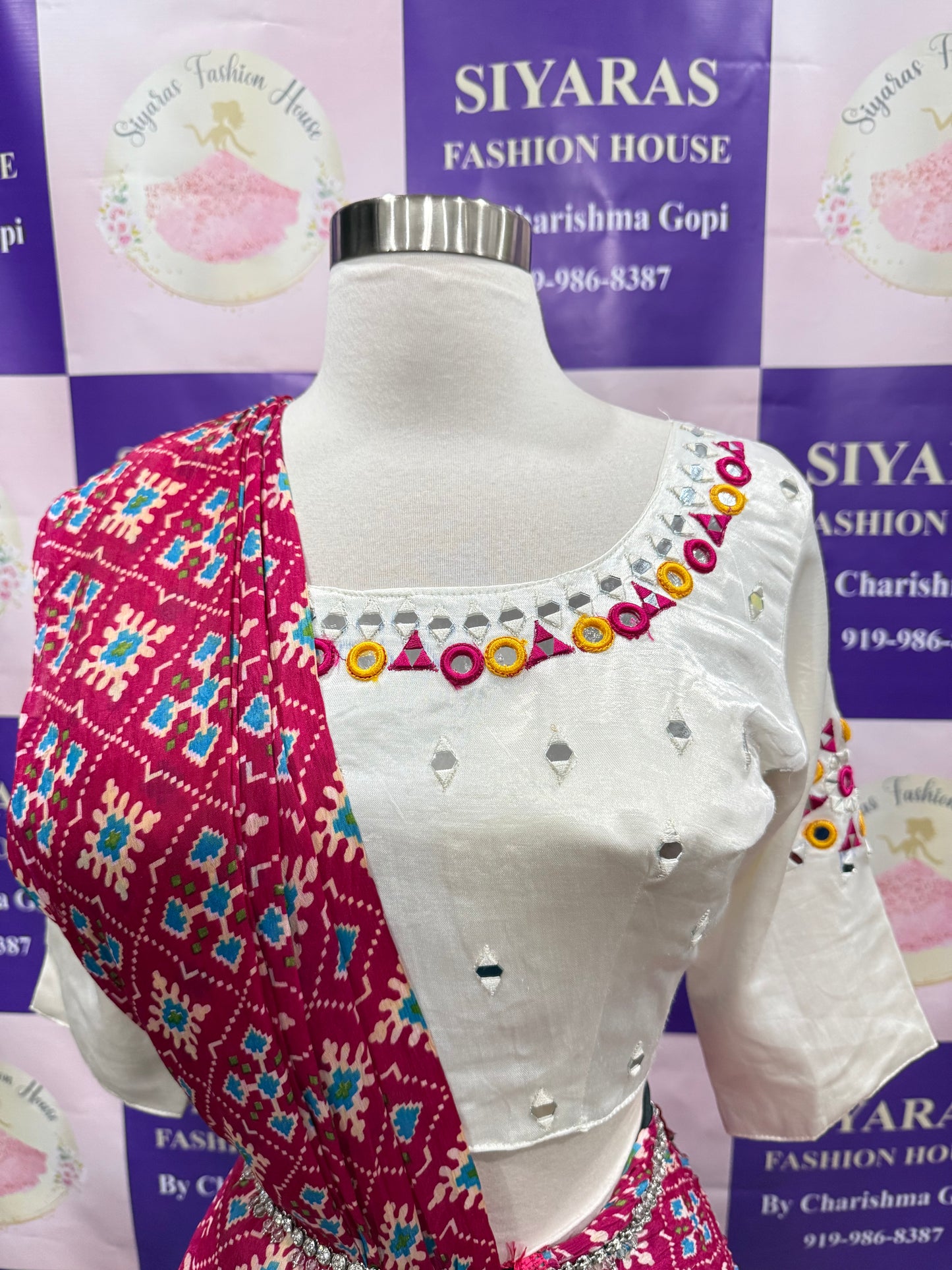 Beautiful Chaniya Choli / lehenga for Garba. Available in size 38.