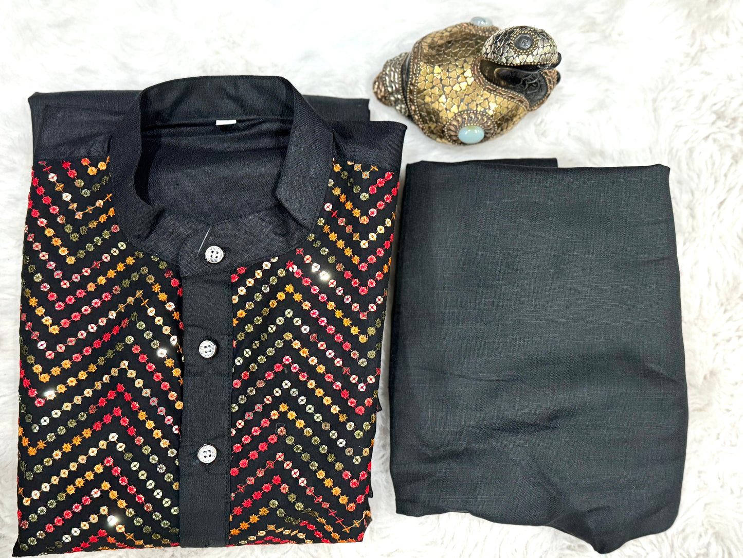 Beautiful PartyWear Mens kurta set. Available in size Large 42