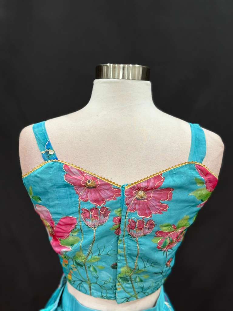 Turn heads with this stunning customized organza lehenga set. The vibrant turquoise blue lehenga with floral detailing pairs beautifully with a hot pink embroidered dupatta. Perfect for festive occasions, weddings. Available in size 34/36/38.