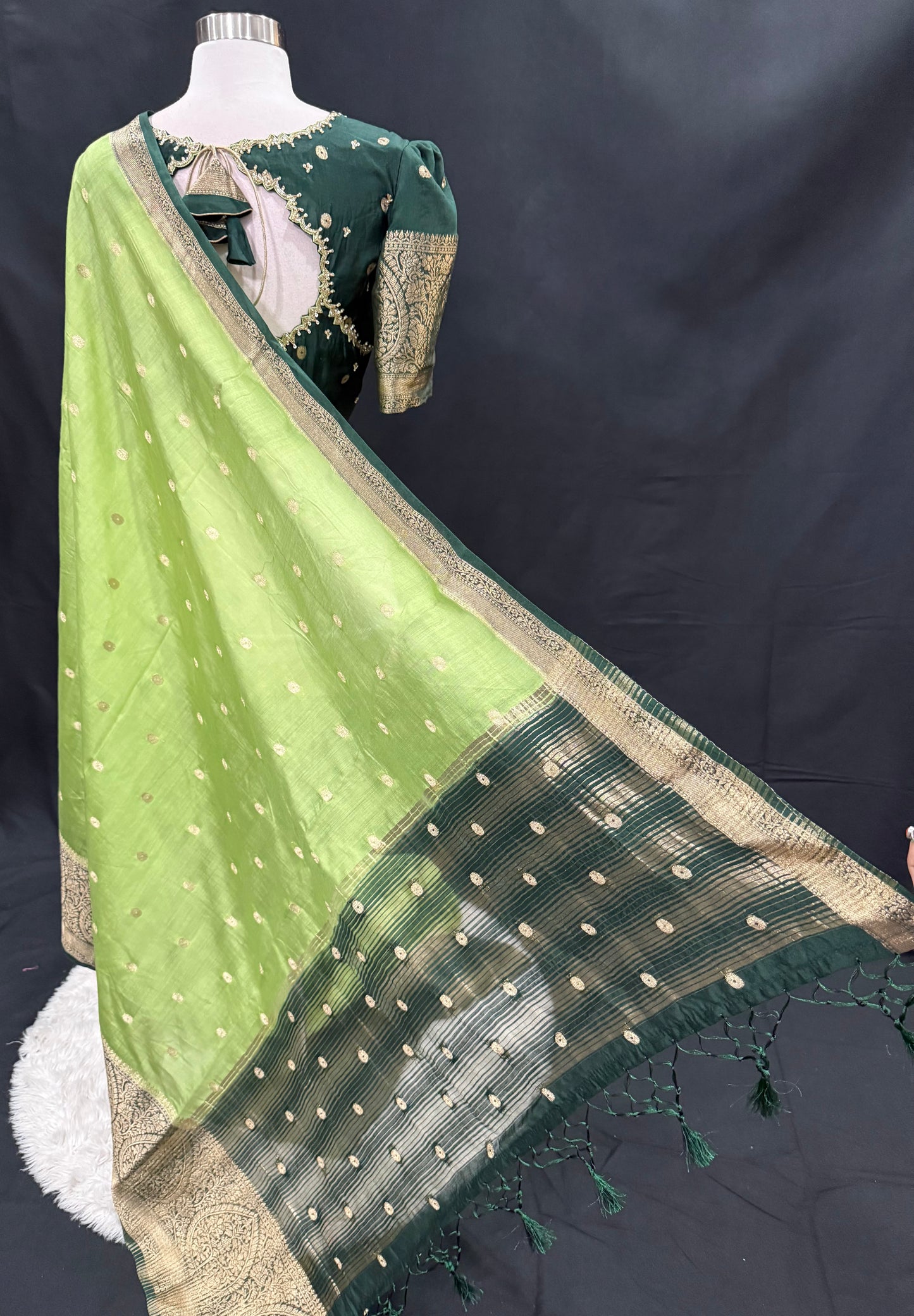 Stunning Green combo Raw Mango silk saree paired with a contrasting pink blouse and Hand work on the blouse. Size 38 upto 42.