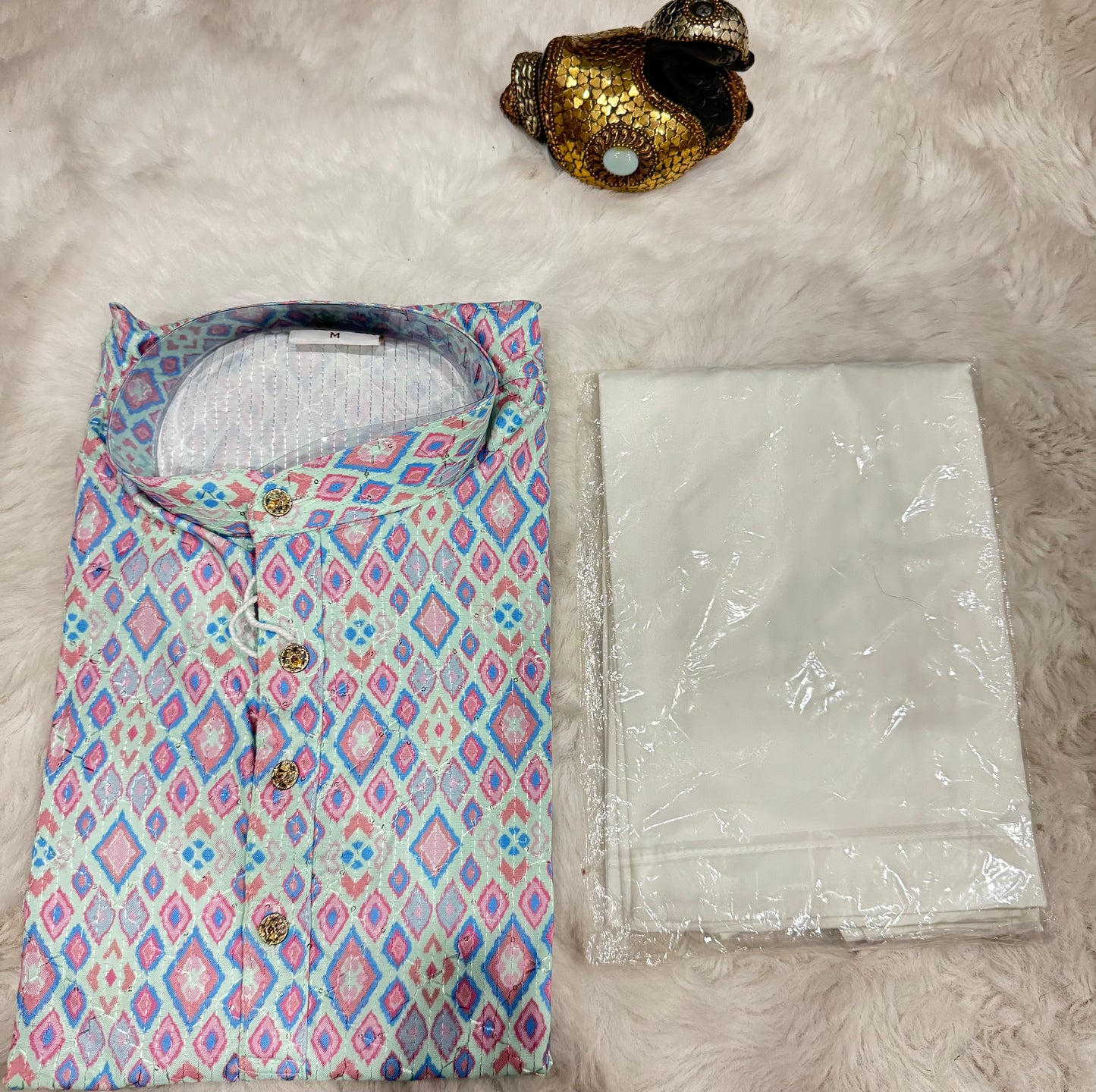 Elegant Mens  jhabha  silk outfit  Kurta pyjama sets. Available in size Small 36 and 38 Medium