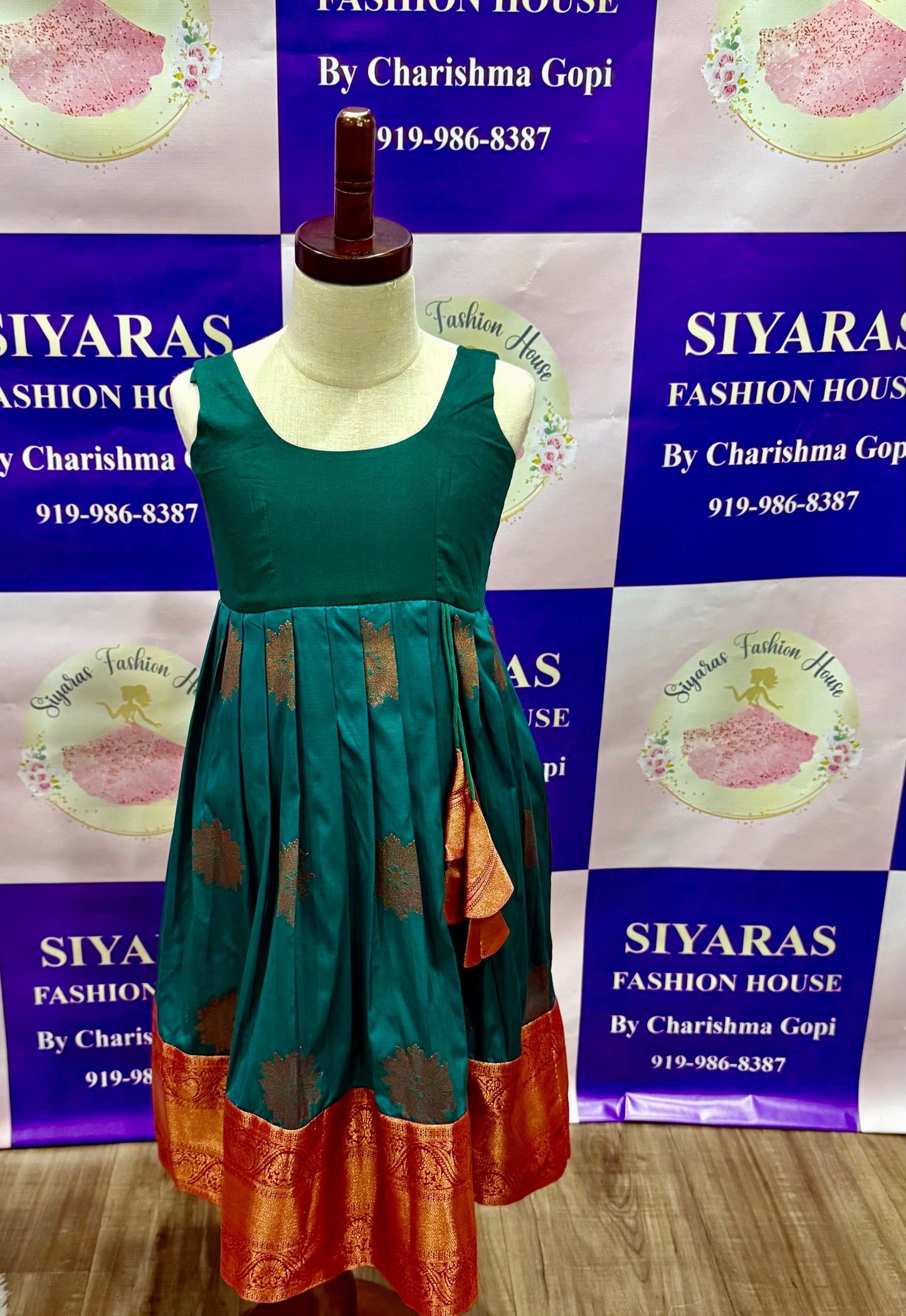 Beautiful traditional Pattu Pavada for kids girls. Available in size 28 and can be extended up to 30. Skirt length is 29 can be extended upto 35