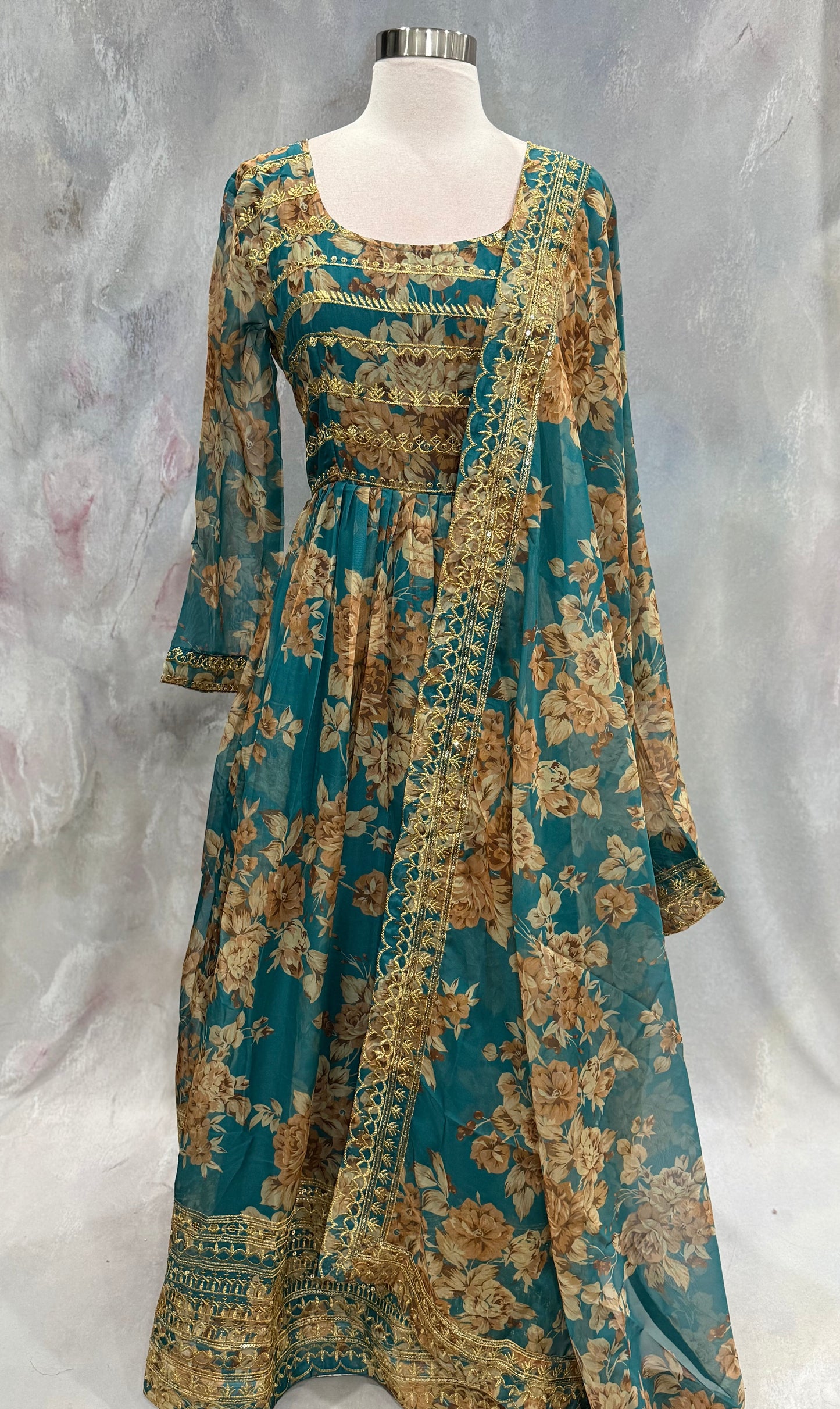 Beautiful Floral Organza soft Partywear Long gown size 38/40