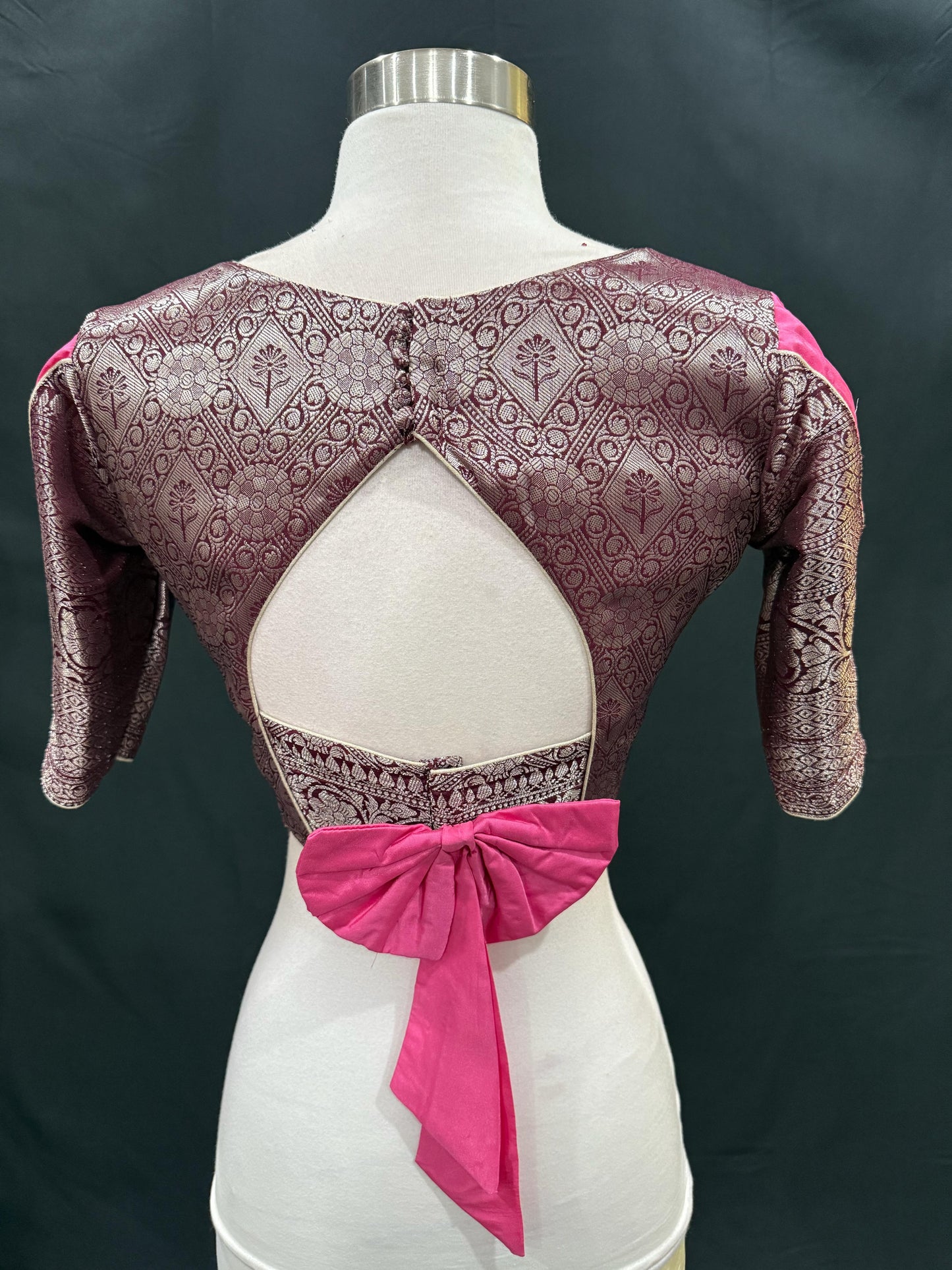 Beautiful Traditional Raw Mango Silk Saree.  Light weight and easy to drape saree. Available in size 38 to 42.