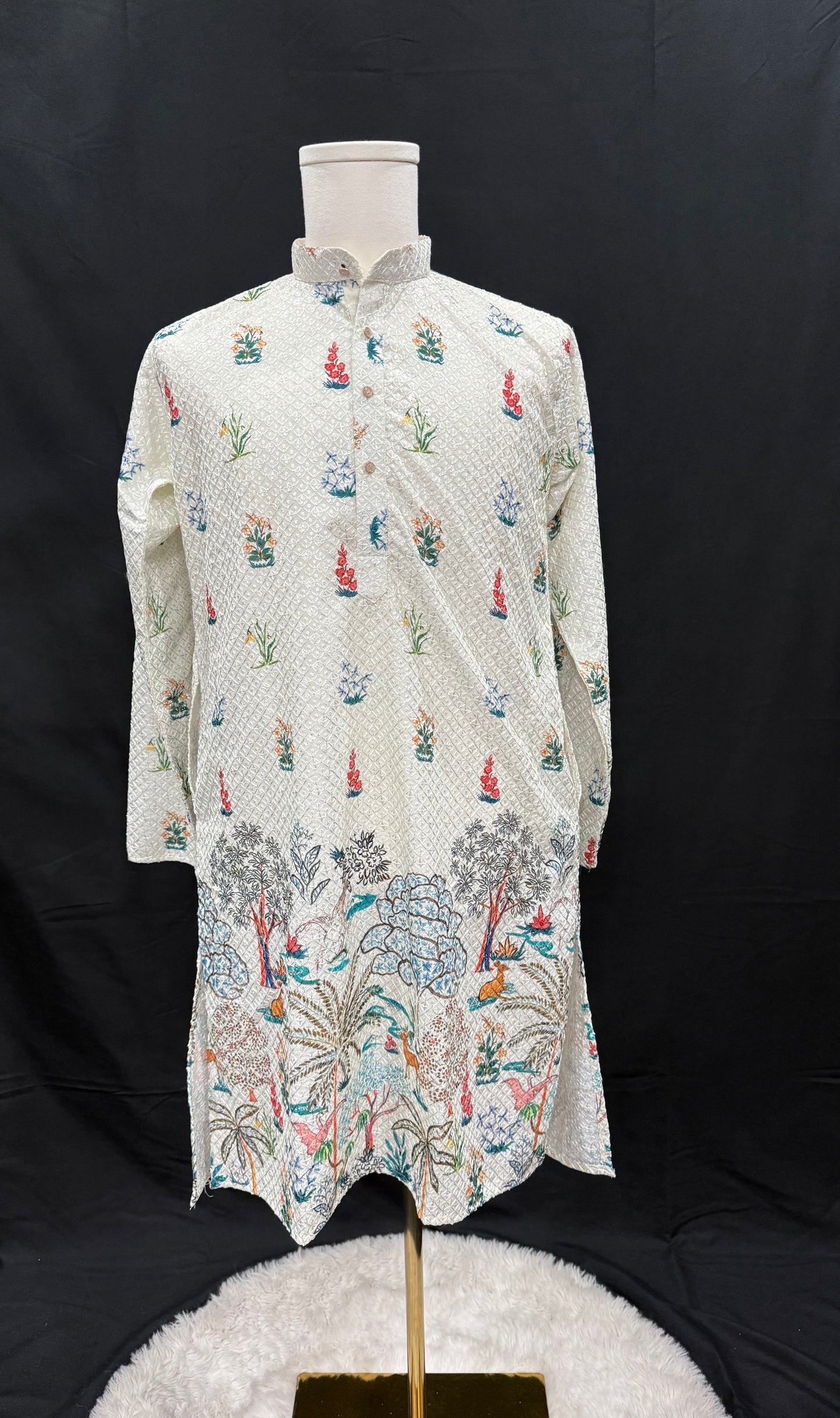 Mens Kalamkari print sequins Chikankari work kurta and Pyjama perfect partywear, festival and wedding wear. Available in size 36,38,40,42 and 44