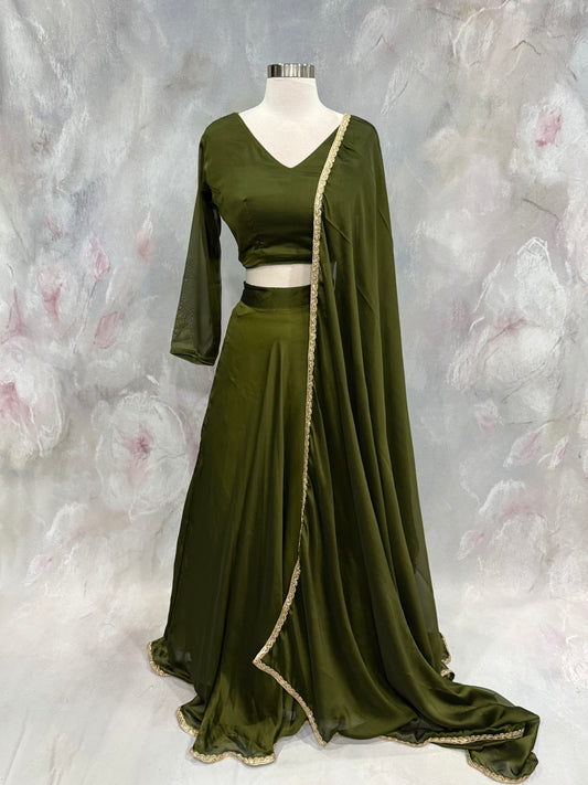 Beautiful mehendi green  Silk lightweiight Lehanga choli with  lace border dupatta  size 38-42 ready to ship