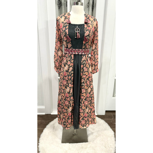 Beautiful and trendy kurti topped with a trendy shrug and Hip belt. Fits size 36 and 38