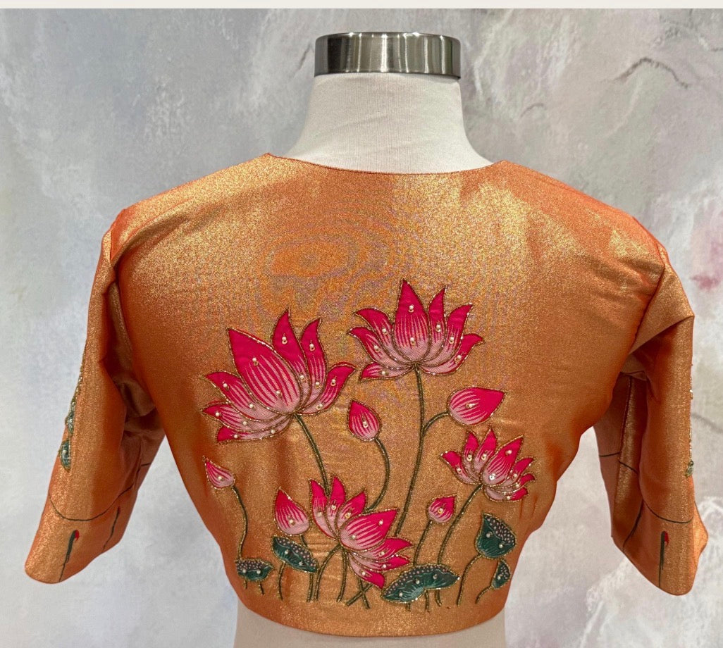 🌸 Paithani Stitched Blouse with Beautiful Hand Work / Maggam Work 🌸✨
Elevate your saree look with these elegant and timeless Paithani blouses 💖 Featuring intricate floral handwork, vibrant detailing, and exquisite Maggam craftsmanship! 🌺🪡✨
👗 Size:40