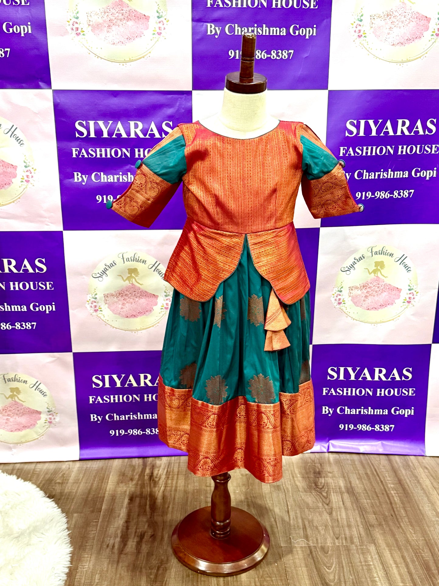 Beautiful traditional Pattu Pavada for kids girls. Available in size 28 and can be extended up to 30. Skirt length is 29 can be extended upto 35