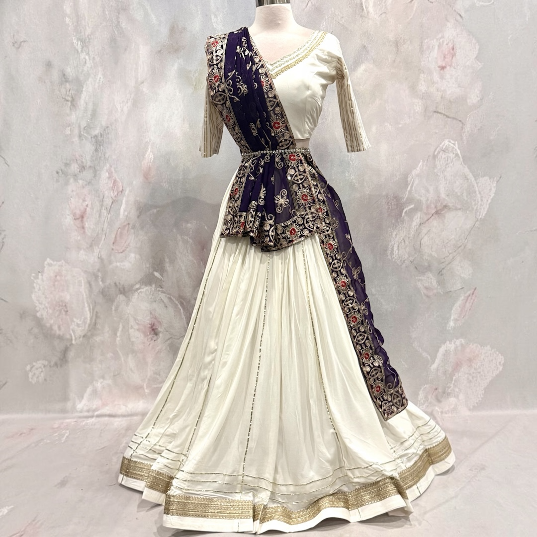 Beautiful Chaniya Choli – New Arrival! ✨
🤍 Gorgeous white ensemble with stunning border details 💎 Gorgeous embellished dupatta with the blouse. Available in size 38.