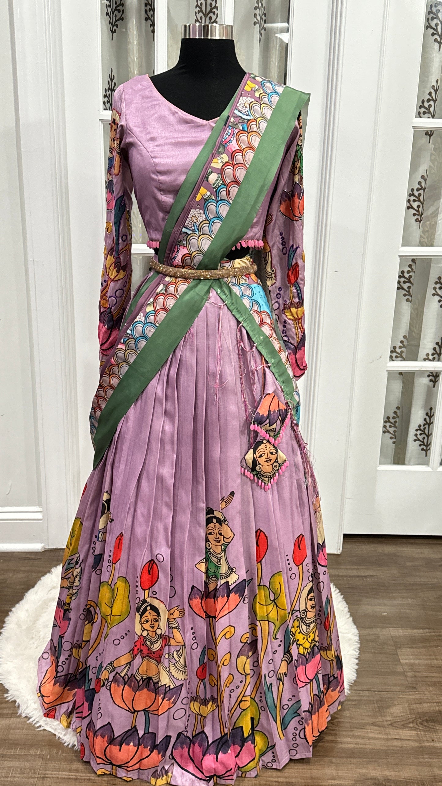 Gorgeous Kalamkari Half saree with Maggam work designer full Sleeves blouse in Lavender color. 🥰❤️
Blouse 36/38 plus margin  can expand upto 40. 
Lehanga length: 41 in

fabric: Crepe silk very soft in touch 
Dupatta: Chinnon silk