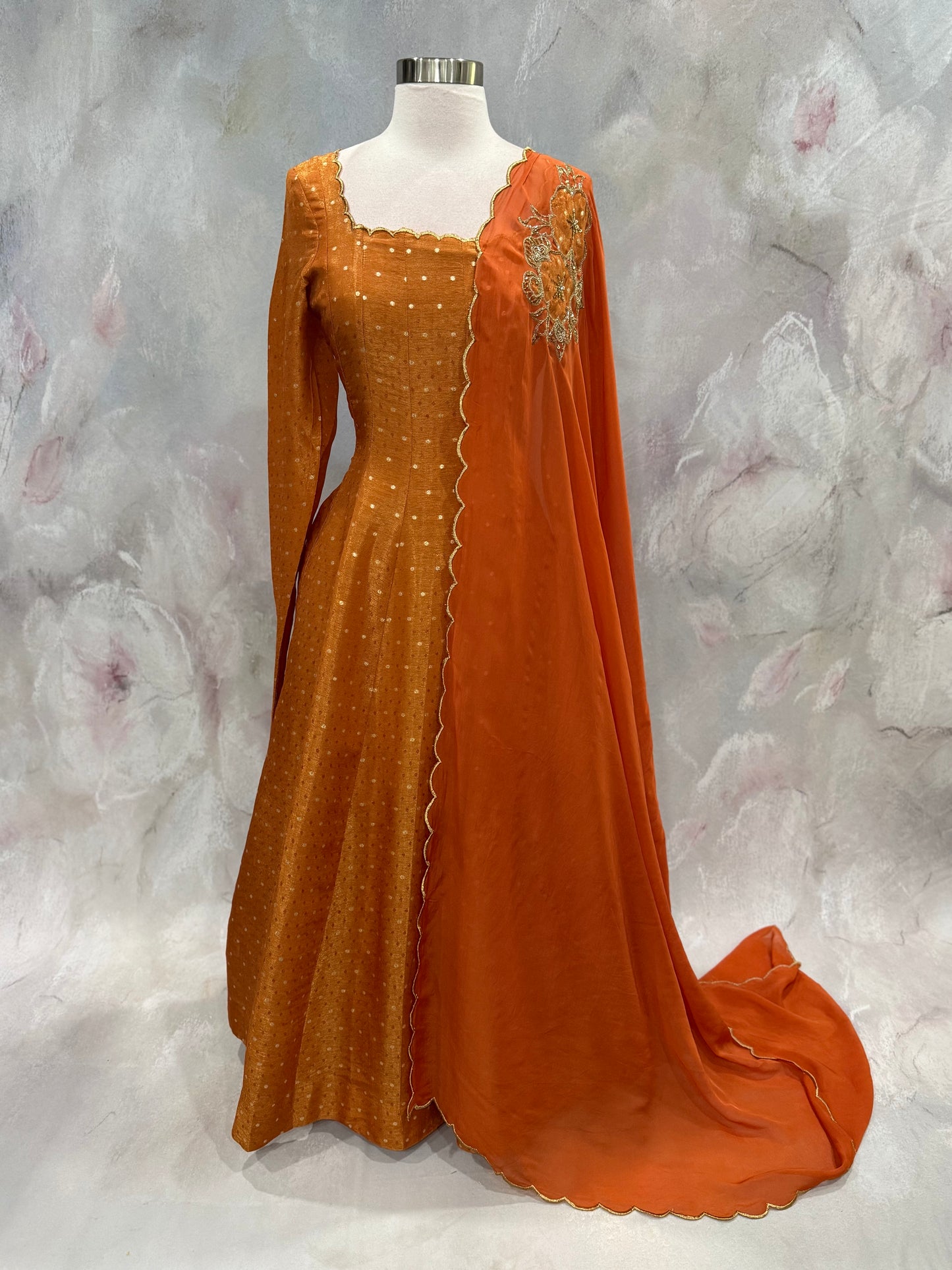 Beautiful Teens party wear Anarkali Tissue long gown available in size 34/36. Perfect for wedding/ sangeeth/ birthday , length 50 in
