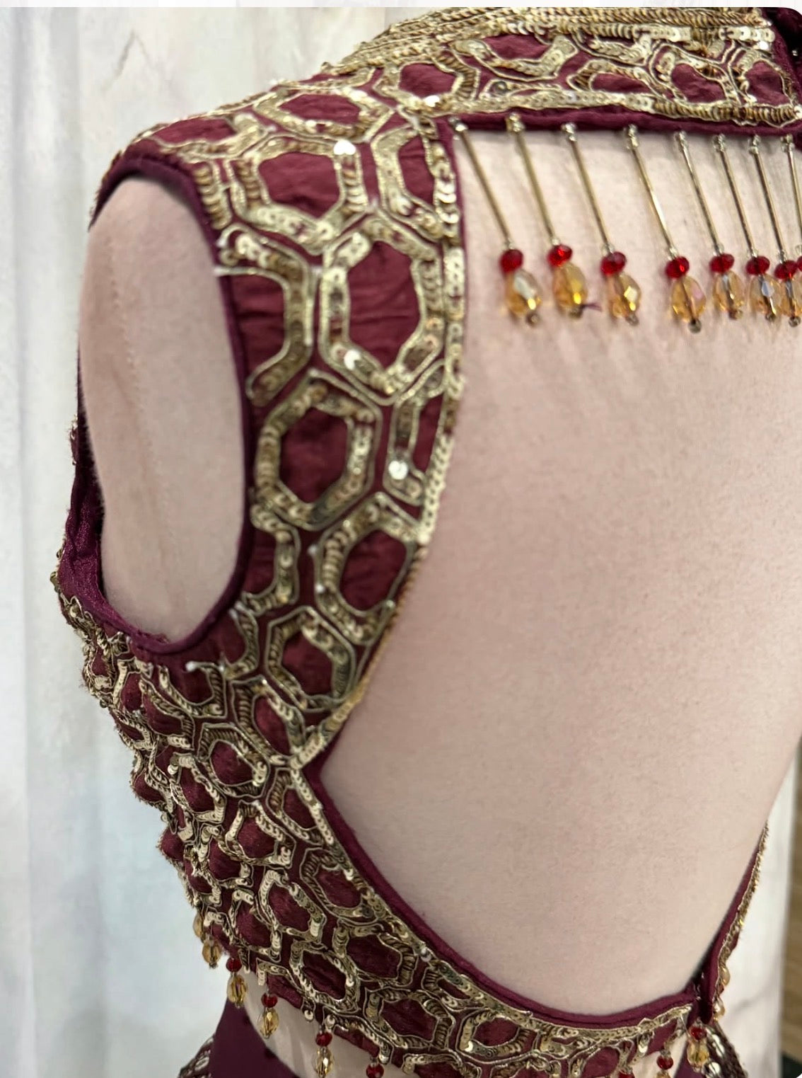 Stunning Partywear Sequence Lehanga in a rich and elegant look 💃✨ Featuring beautiful all-over shimmer, intricate detailing, and a glamorous finish! 💫
Perfect for Partywear | Reception | Sangeet | Wedding Celebrations 💕👑
📏 Size: 36/38