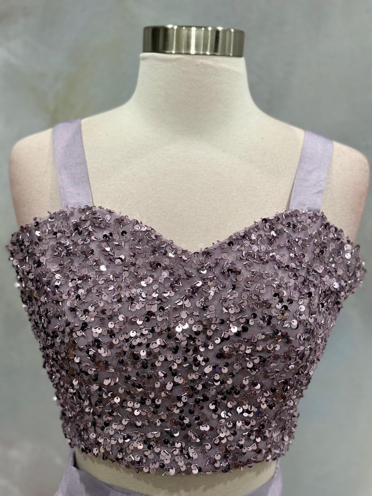 Elegance meets modern glamour! This stunning Indo-Western Ready-to-Wear Saree in a dreamy lavender shade. Size is 36/38