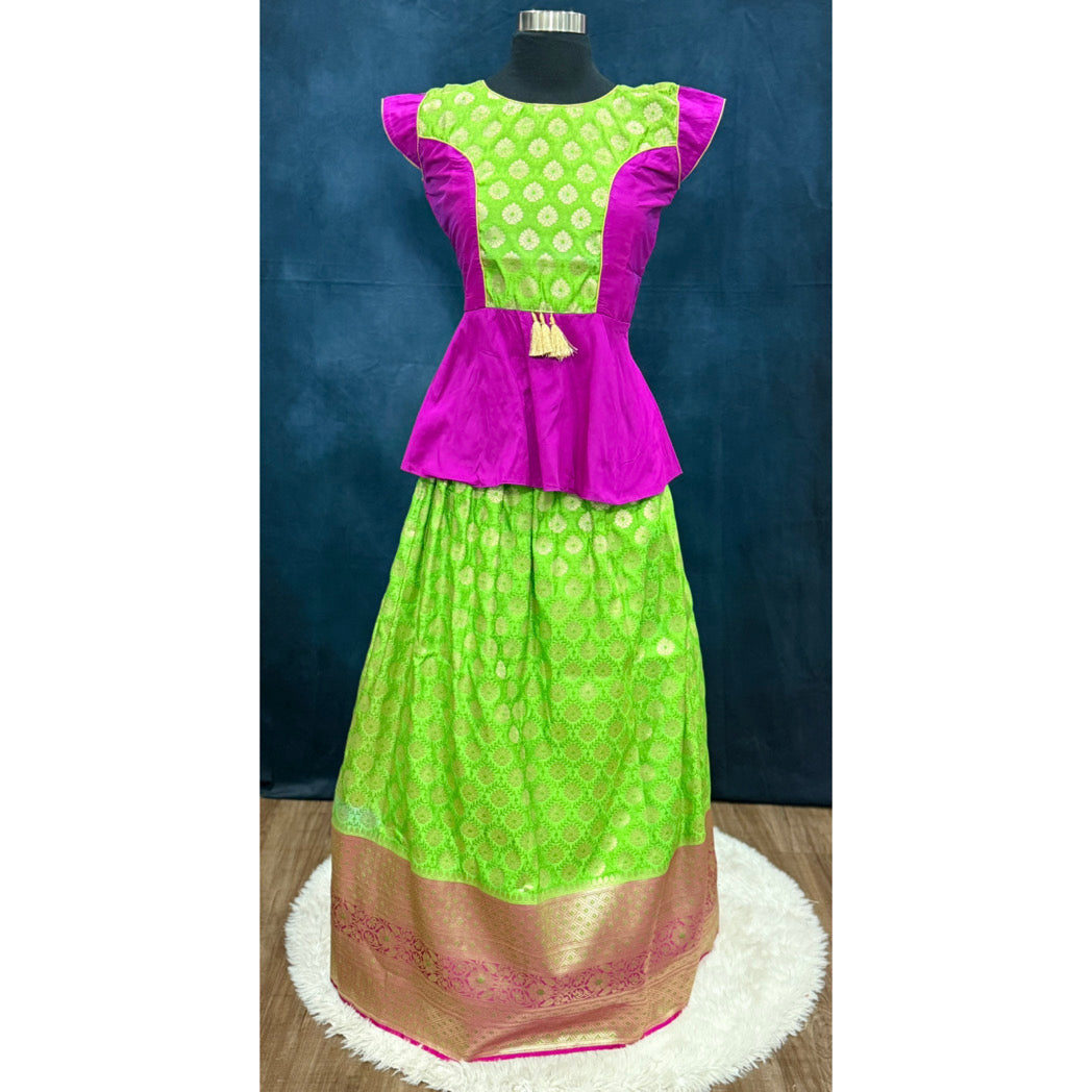 Teens green and magenta pink pattu Lehanga 2 pc size 34/36 in Banarasi fabric