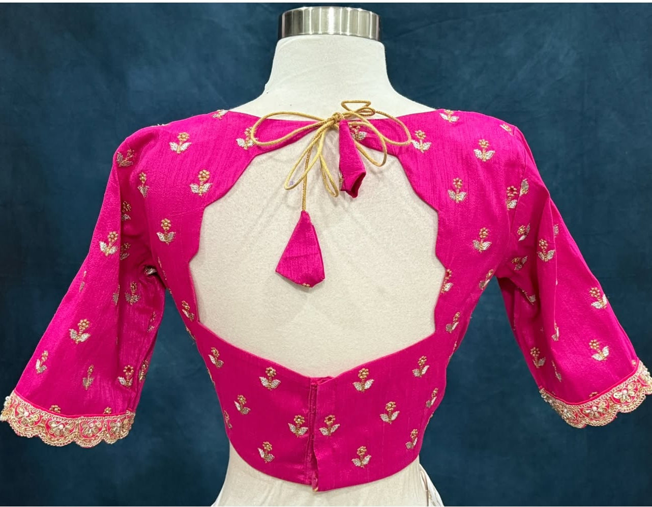 Pretty in pink & blooming in style.
Raw silk blouse paired with a charming Banarasi silk dyeable floral lehanga… elegance redefined
Size 36/38