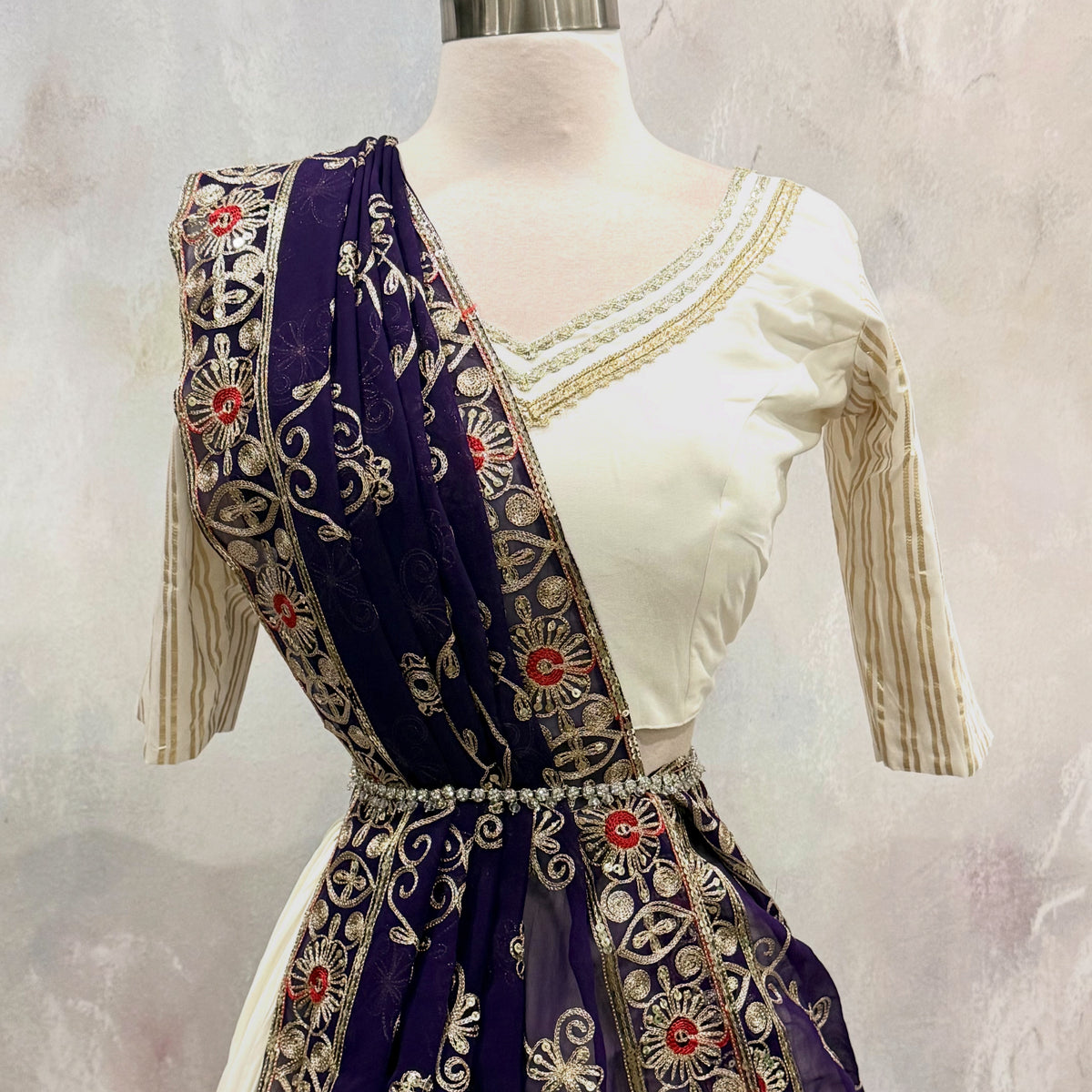 Beautiful Chaniya Choli – New Arrival! ✨
🤍 Gorgeous white ensemble with stunning border details 💎 Gorgeous embellished dupatta with the blouse. Available in size 38.