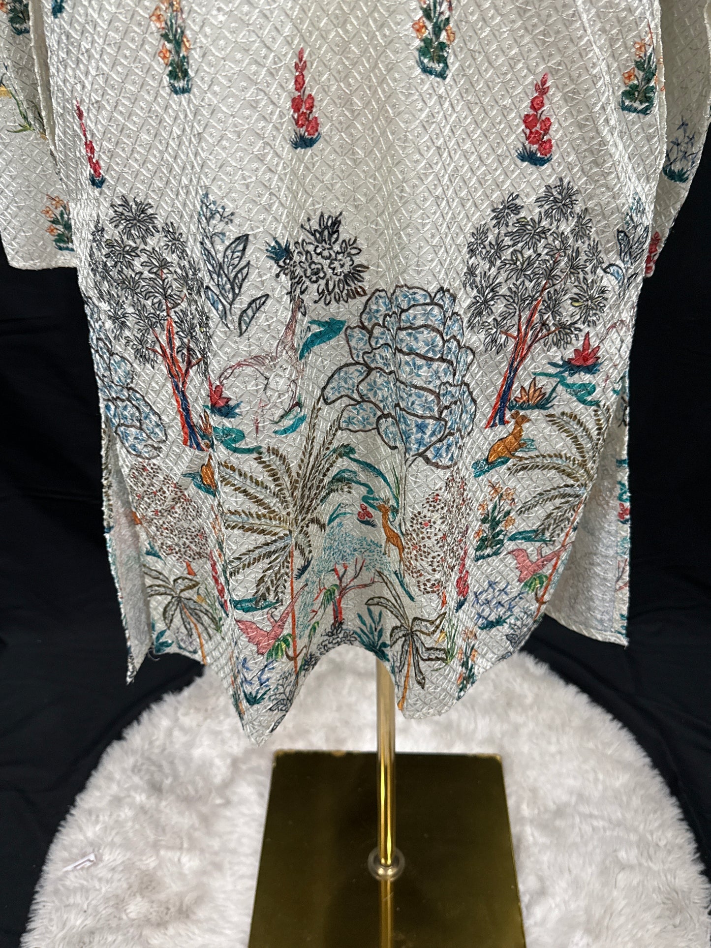 Mens Kalamkari print sequins Chikankari work kurta and Pyjama perfect partywear, festival and wedding wear. Available in size 36,38,40,42 and 44