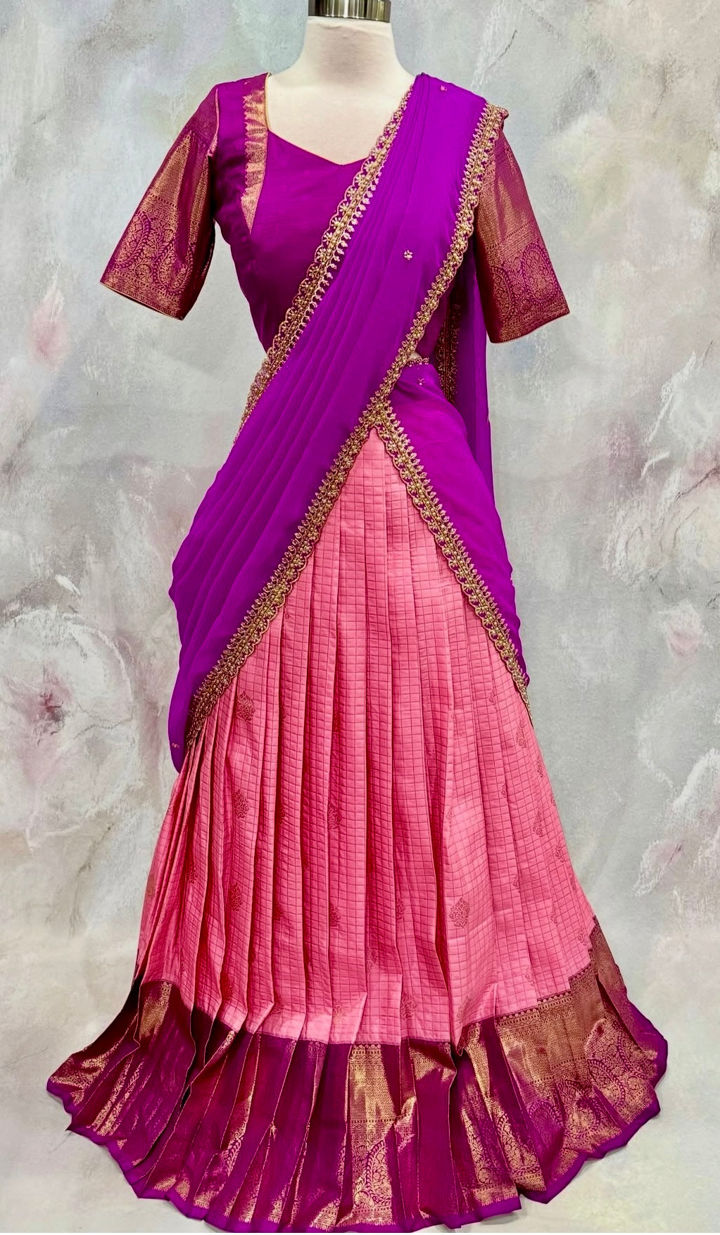 Where timeless tradition meets modern elegance. A Kanchi Pattu masterpiece that never goes out of style.
Available size 40 to 44.