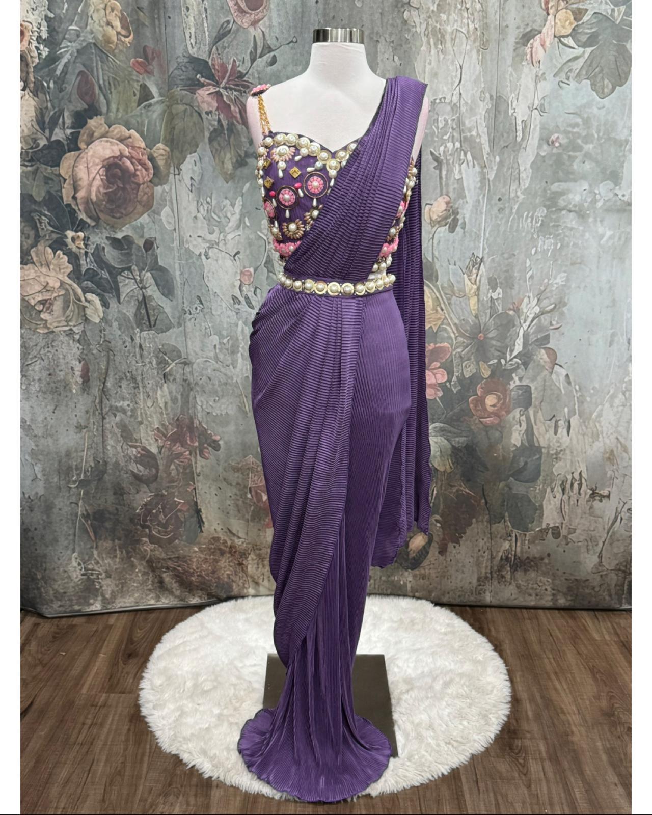 Beautiful Pdp inspired saree perfect partywear. Available in size 36/38

fabric is imported. Size alterations can be done