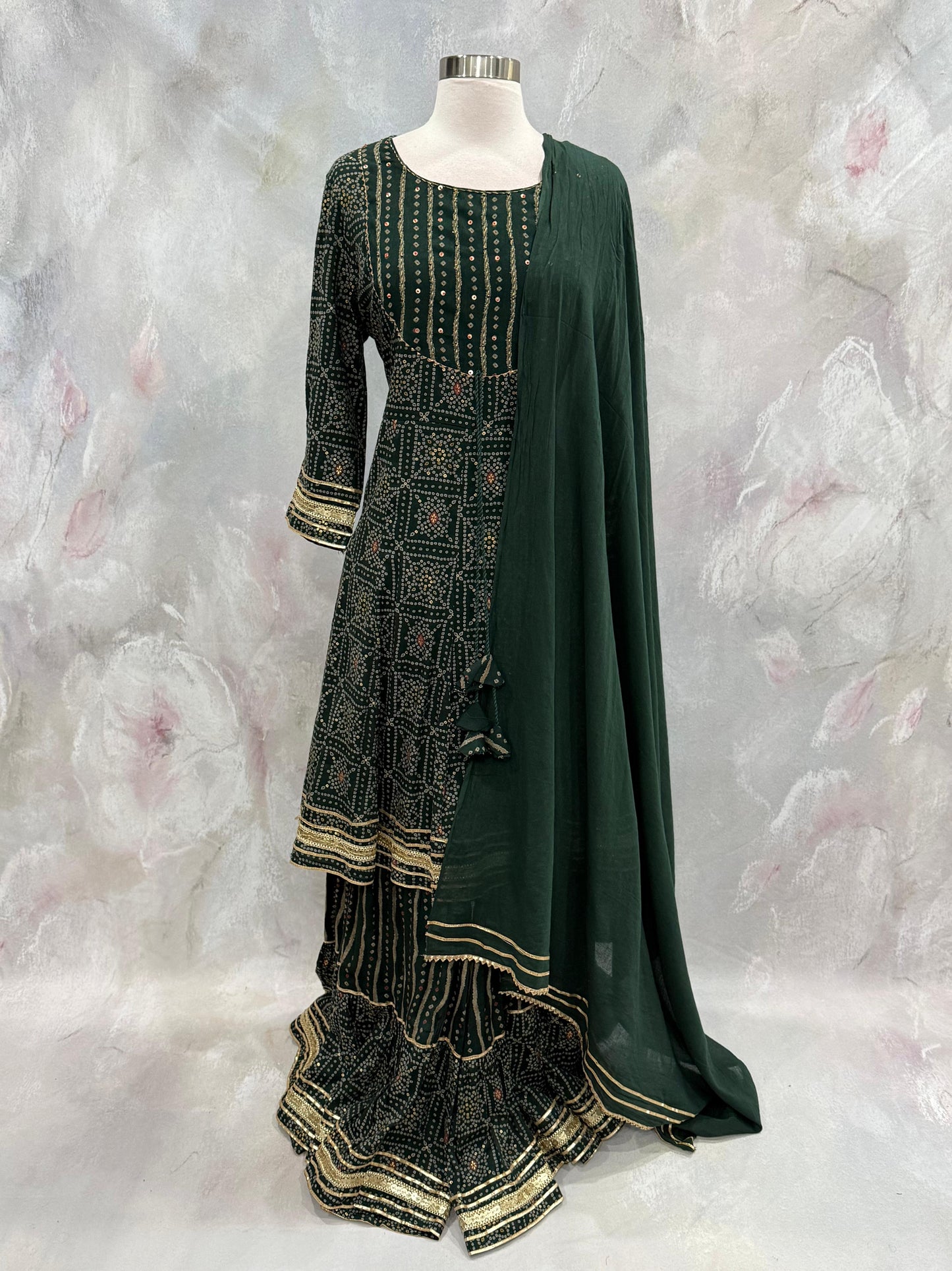 Beautiful sharara suit set. Perfect for all occasions. Mehendi, festival party wear. Available in size 44.