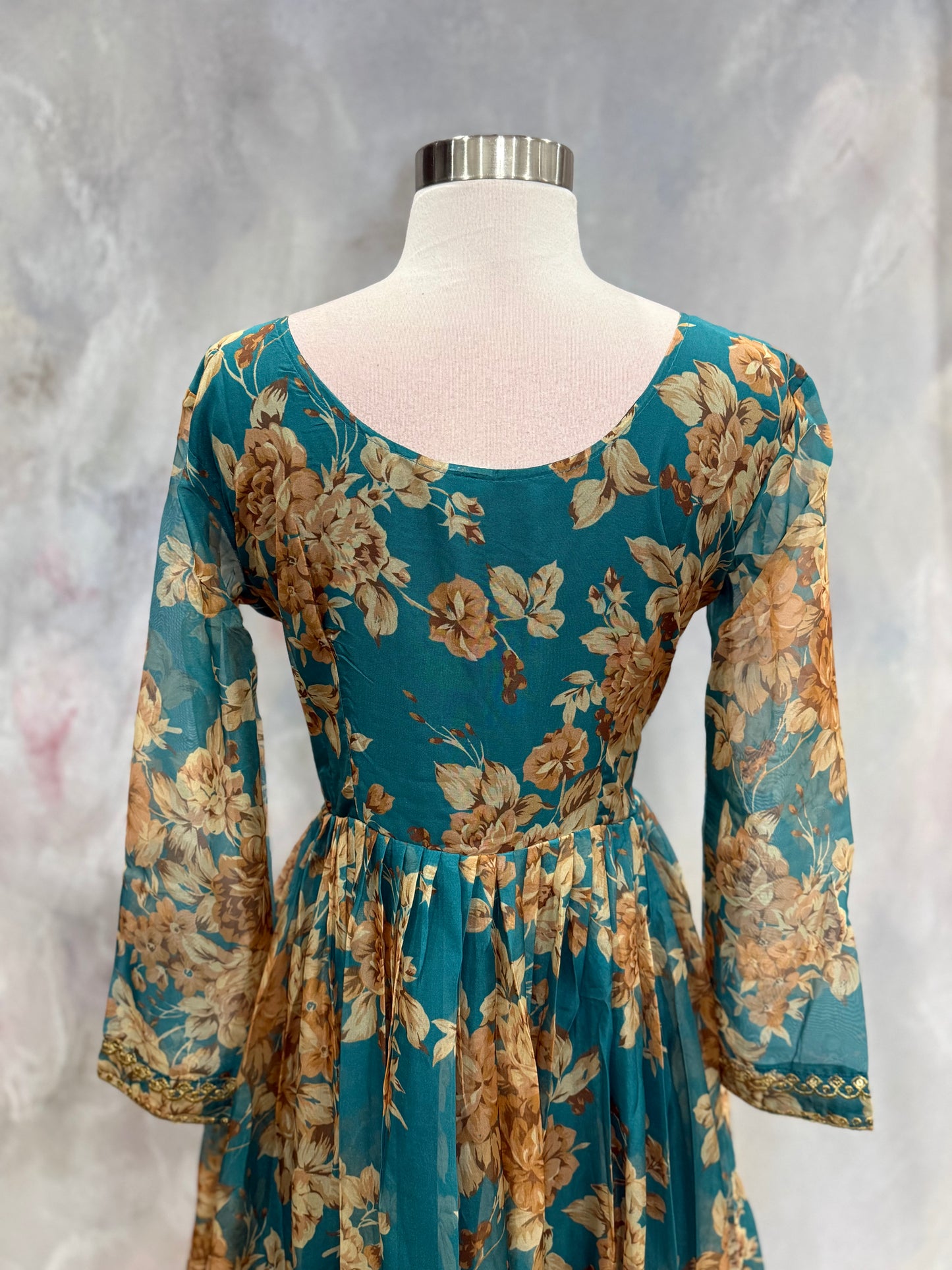 Beautiful Floral Organza soft Partywear Long gown size 38/40