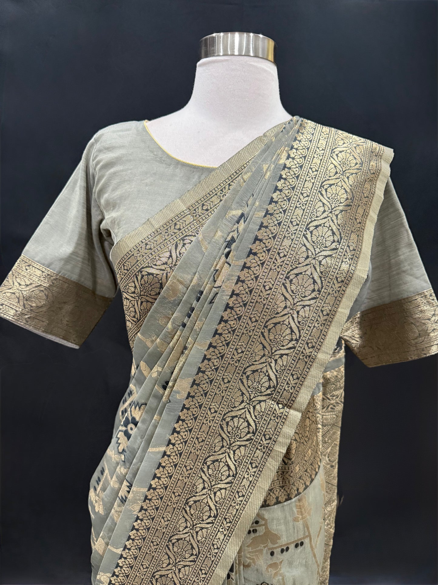 Beautiful Linen cotton saree perfect for festival, wedding wear. Available in size 42 to 44
