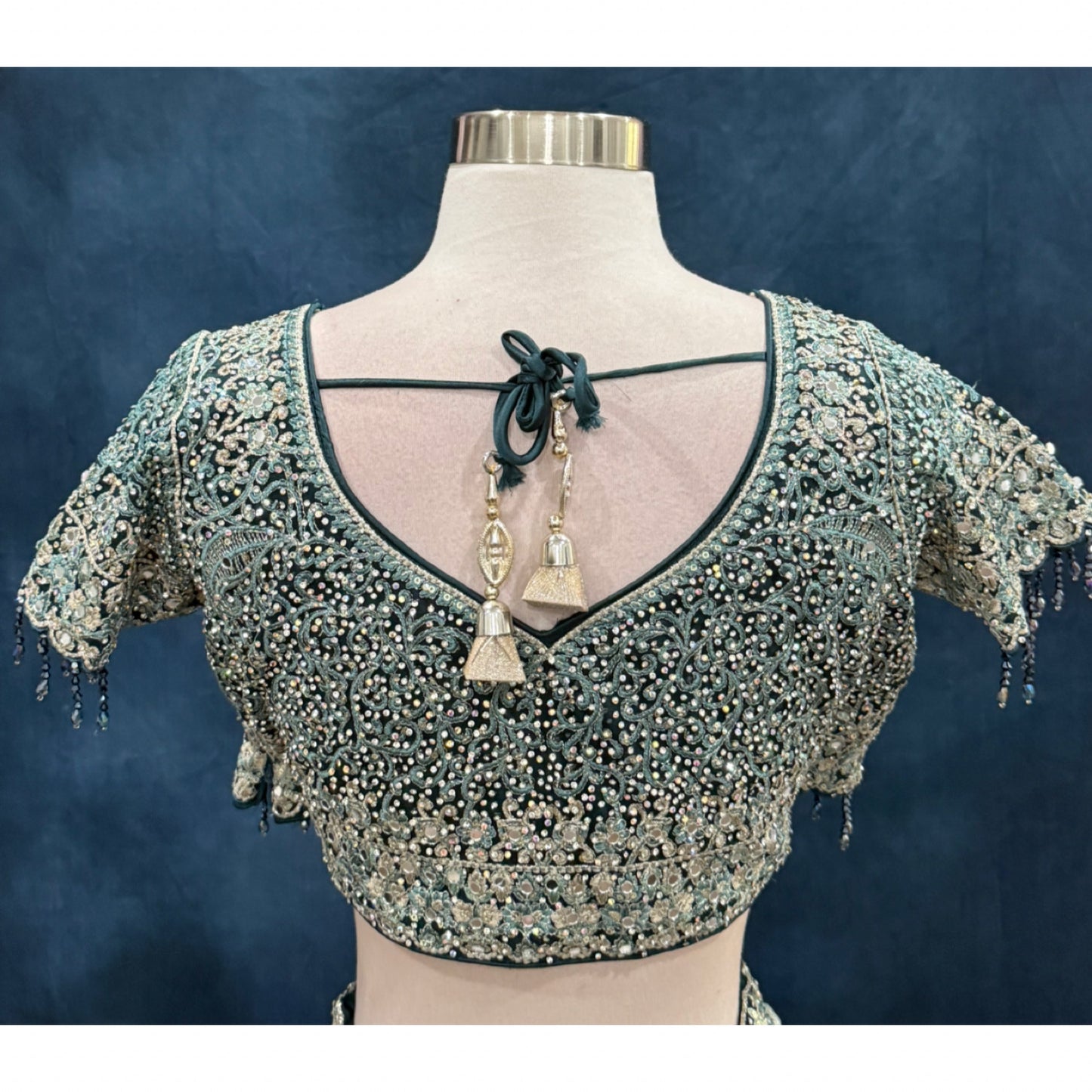 😍 Beautiful green wedding/Bridal lehenga. Available in size 38/40