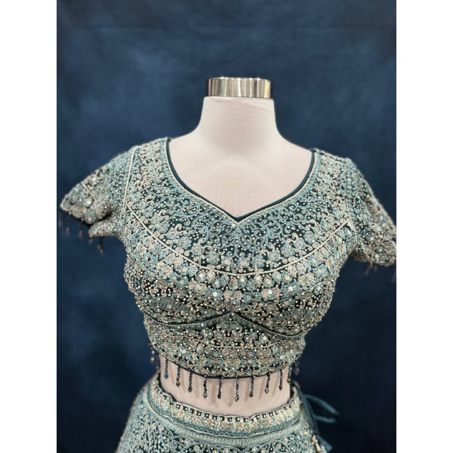 😍 Beautiful green wedding/Bridal lehenga. Available in size 38/40