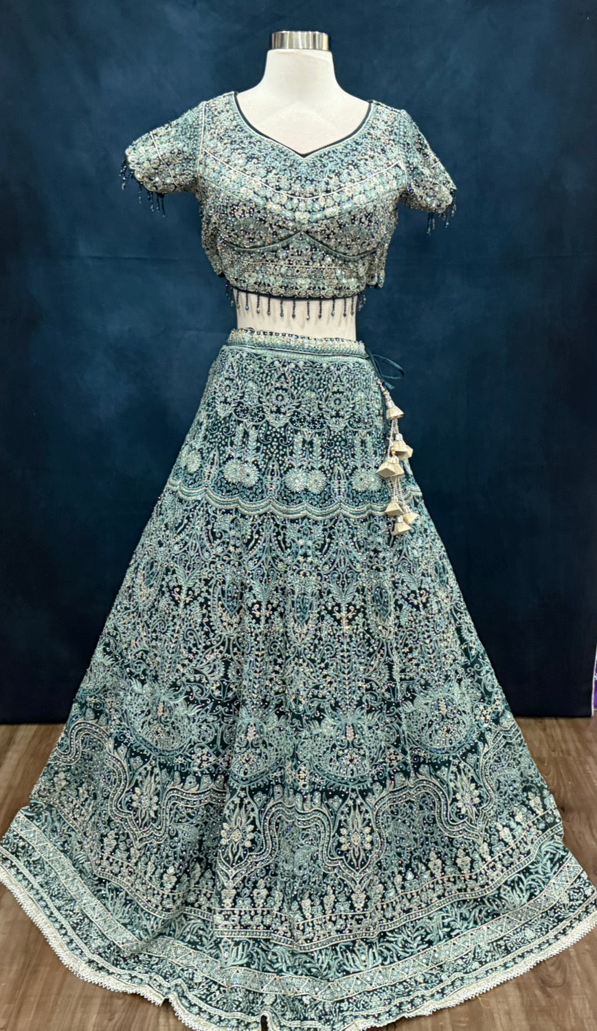 😍 Beautiful green wedding/Bridal lehenga. Available in size 38/40