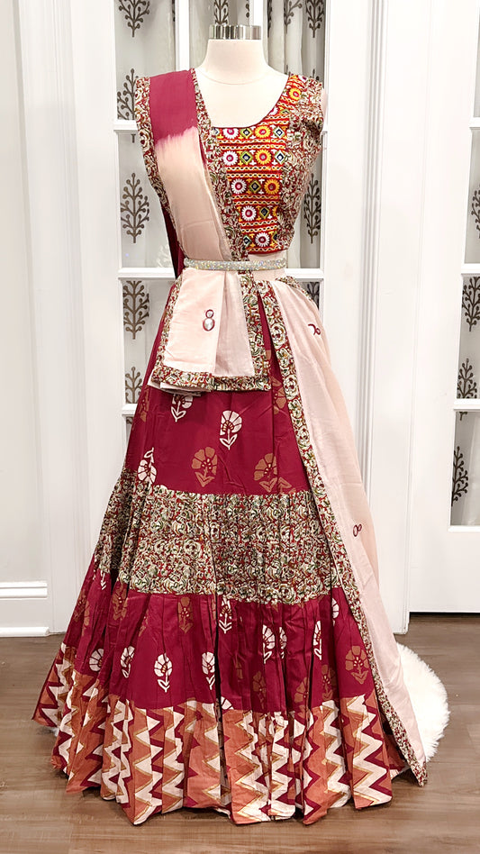Elegant fusion chaniya  Choli with 8mtr flair comes with gamthi Blouse : size 38/40