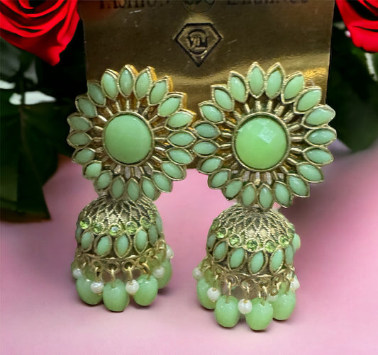 Beautiful ear rings with stone and kundan pearl work one size