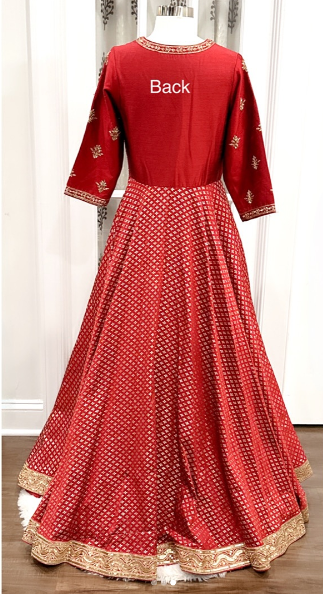 Beautiful Wedding/PartyWear Long gown with Elegant Dupatta!! Size 36/38 length 48 in