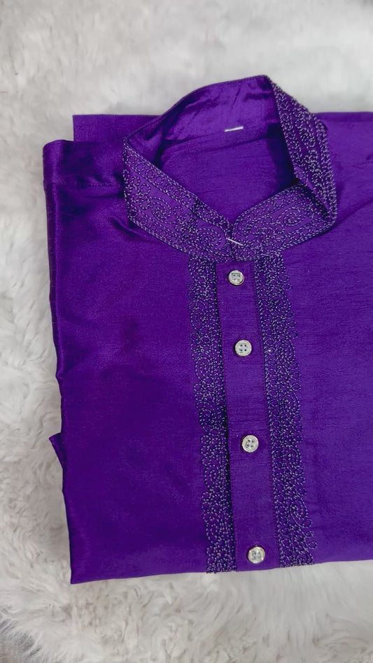 Lovely Raw Silk Mens kurta set. Available in size Medium 38 / Large 40