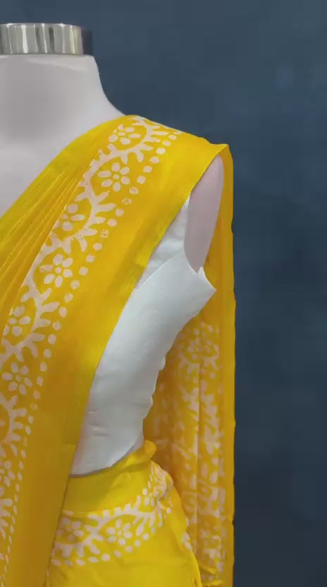 Beautiful Bandhini flowy georgette Saree. Available in size 36 to 44