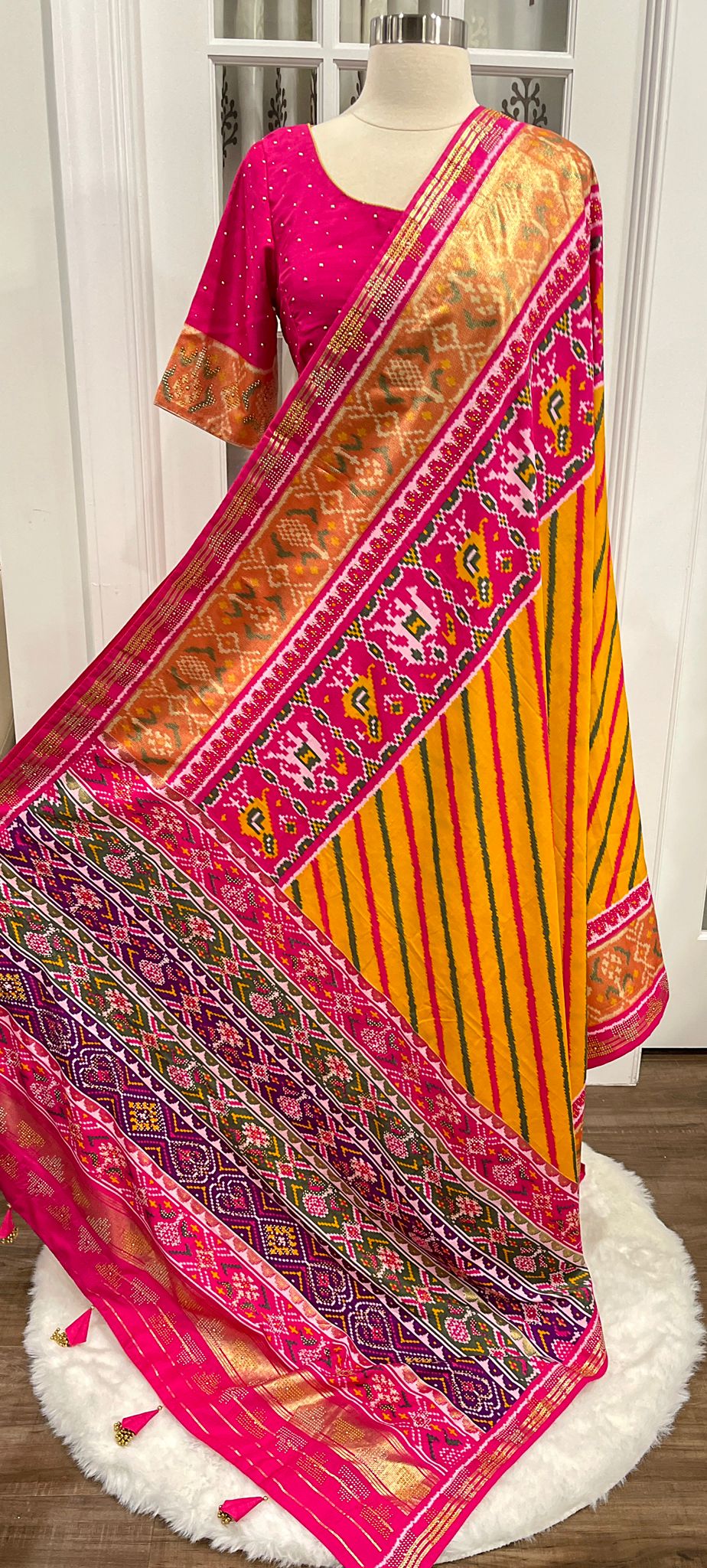 Pochampalli Ikkat lehariya Soft Silk Saree with Stitched Blouse